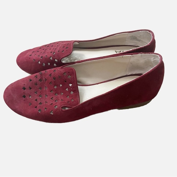 Mia Pauline Slip On Flats Loafers Burgundy Red Faux Suede Flats Size 7.5M - Picture 1 of 8
